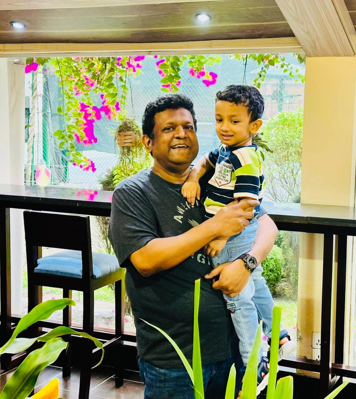 পুত্র তাহীয়ান হুদার সাথে