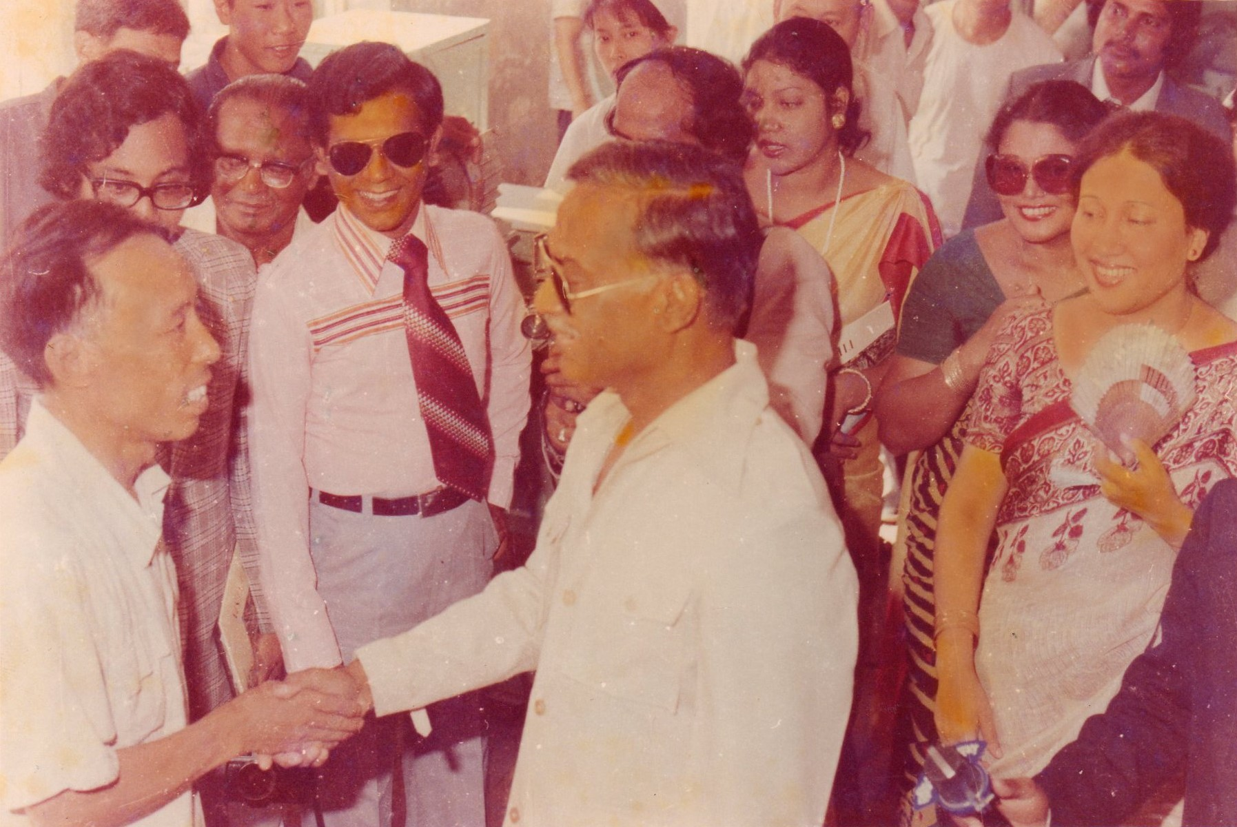 শহীদ জিয়াউর রহমান ও বেগম খালেদা জিয়ার সাথে রাষ্ট্রীয় সফরে মরহুম নূরুল হুদা (জুলাই, ১৯৮০)